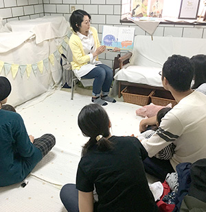 木馬のおはなし会の様子