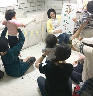 木馬のおはなし会の様子