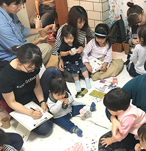 木馬のおはなし会の様子