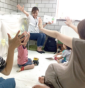 木馬のおはなし会の様子