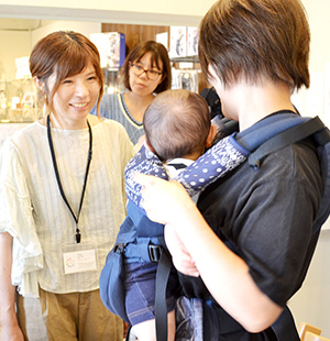 抱っこ紐講習会の様子