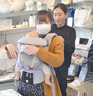 抱っこ紐講習会の様子